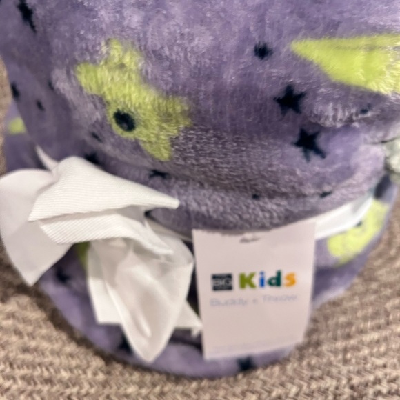 Star Wars Baby Yoda Plush NWT with Soft Purple  Blanket NEW - Picture 10 of 11